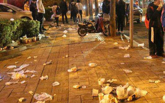 地?cái)偨?jīng)濟(jì)催生人間煙火后，垃圾怎么處理